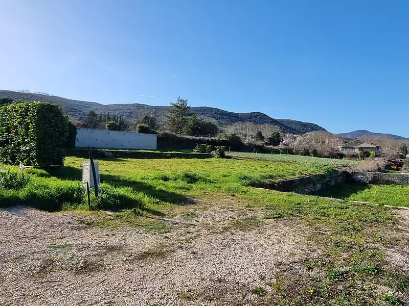 Terrain, 833 m²