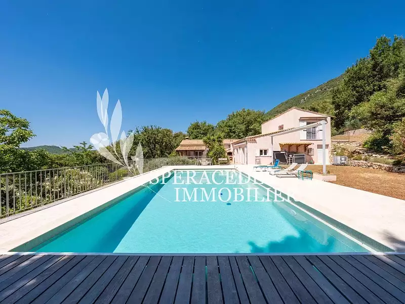 Maison, 248 m²