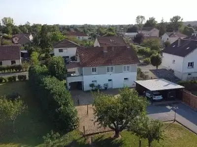 Maison, 1 225 m²