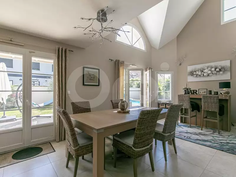 Maison, 195 m²