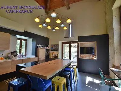 Maison, 257 m²