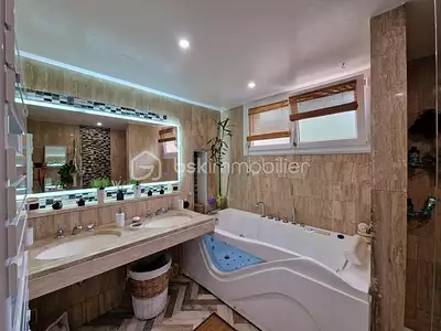 Maison, 277 m²