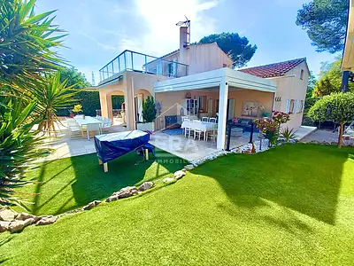 Maison, 225 m²