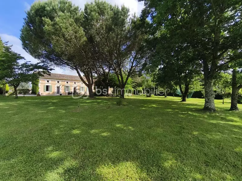 Maison, 221 m²