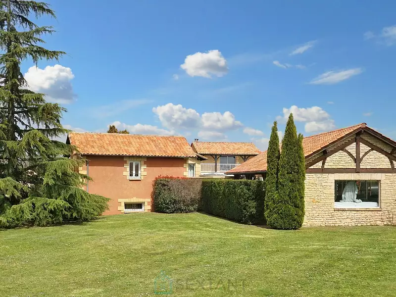 Maison, 240 m²