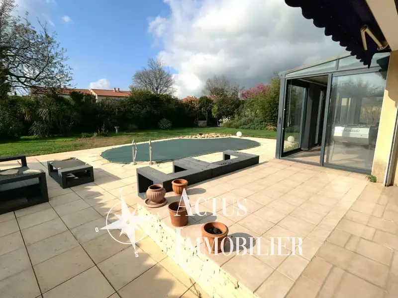 Maison, 196 m²