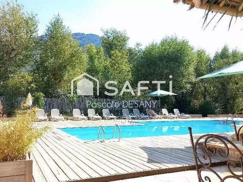 Divers, 2 500 m²