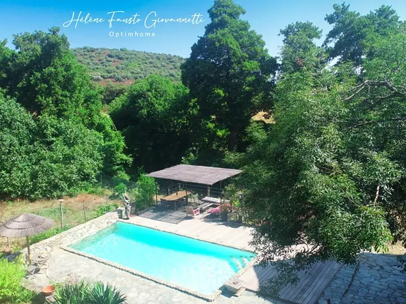 Maison, 235 m²