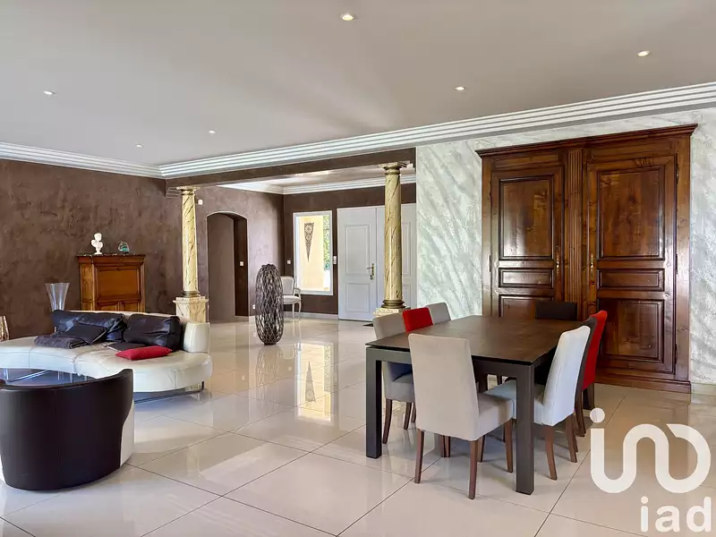 Maison, 240 m²