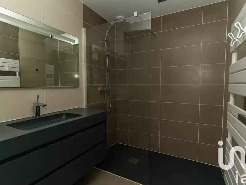 Immeuble, 217 m²
