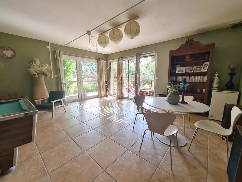 Maison, 245 m²