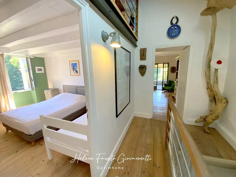 Maison, 235 m²