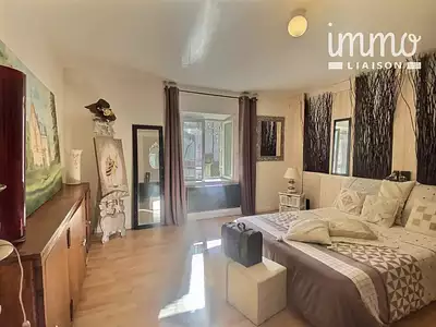 Maison, 242 m²
