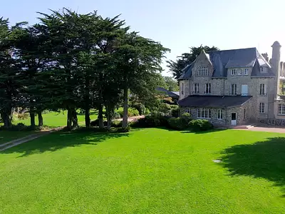 Maison, 1 700 m²