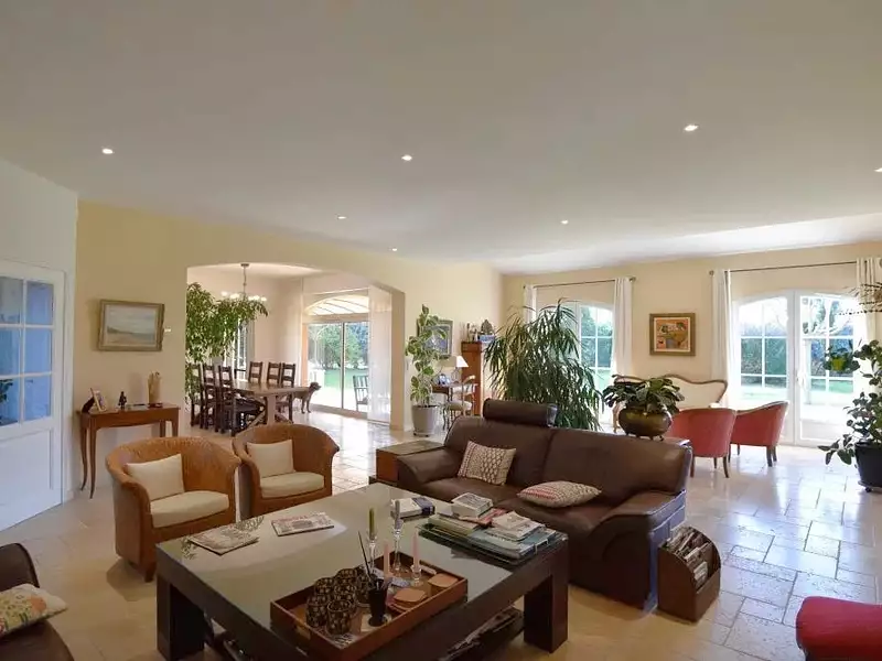 Maison, 326 m²