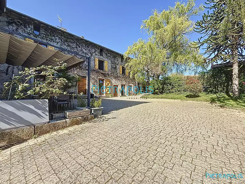Maison, 225 m²
