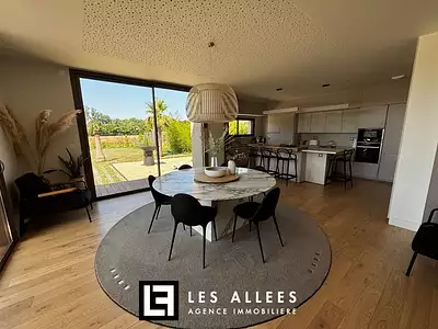 Maison, 816 m²
