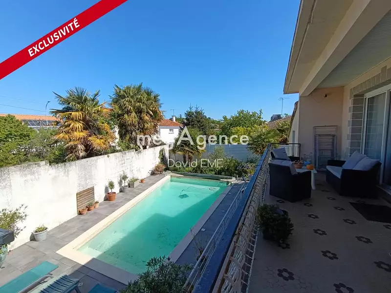 Maison, 240 m²