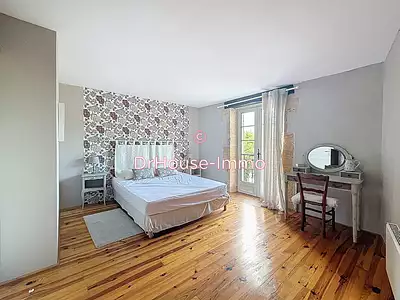 Maison, 240 m²