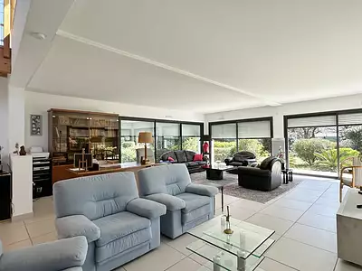 Maison, 270 m²