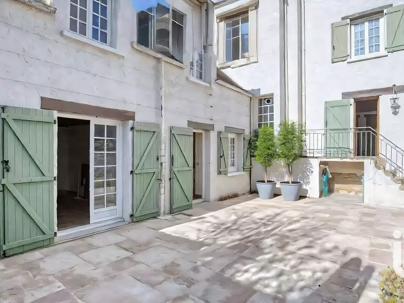 Maison, 245 m²