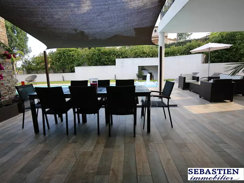 Maison, 243,1 m²
