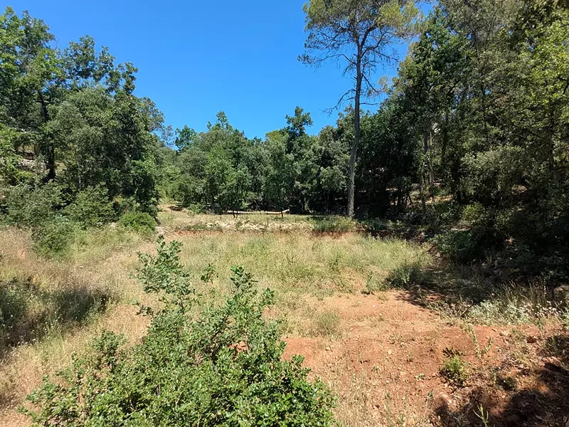 Terrain, 1 800 m²