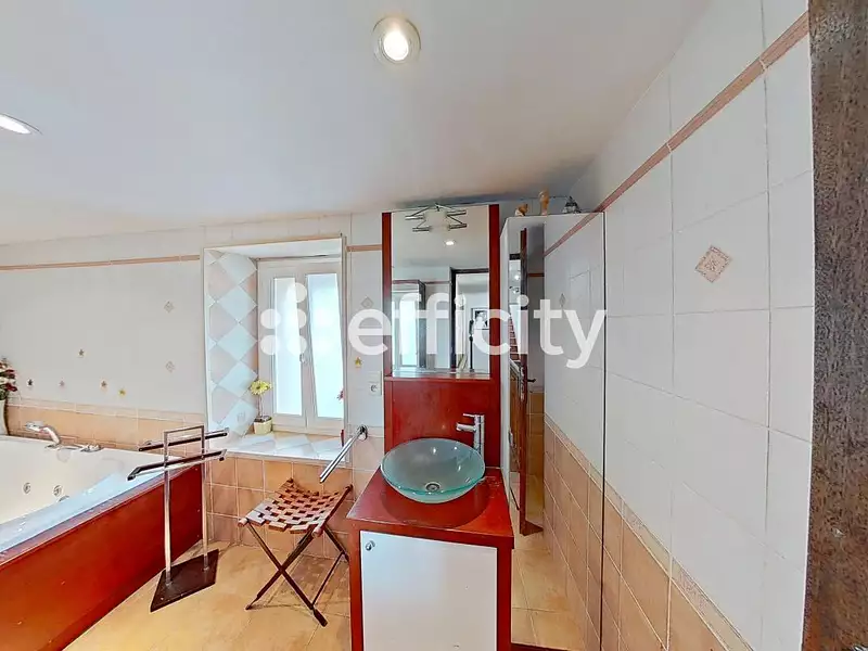 Maison, 245 m²