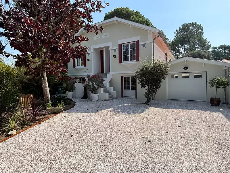 Maison, 261 m²