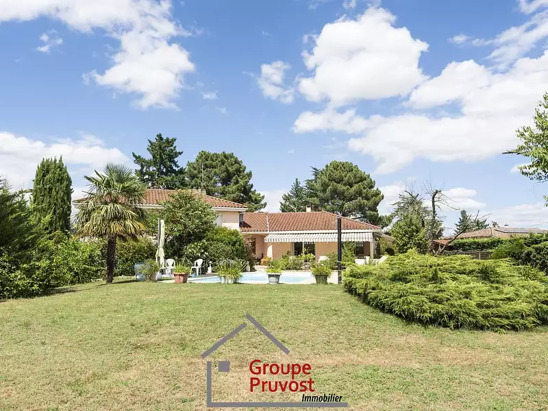 Maison, 240 m²