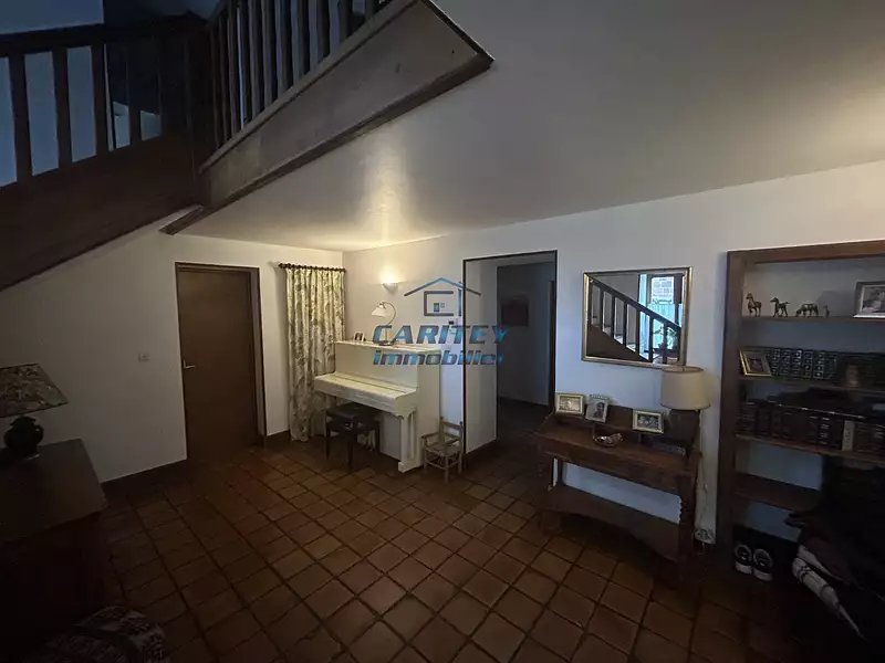 Maison, 305,89 m²