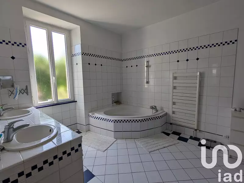 Maison, 235 m²