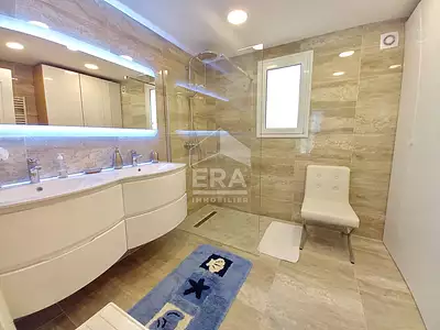 Maison, 225 m²