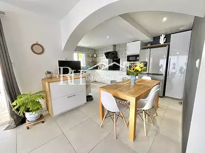 Maison, 198 m²