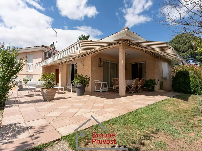 Maison, 240 m²