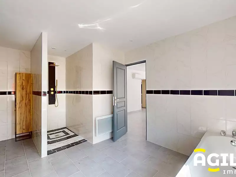 Maison, 180,69 m²