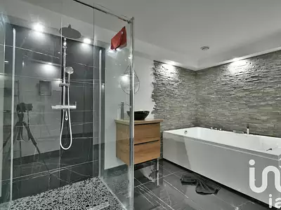 Immeuble, 185 m²