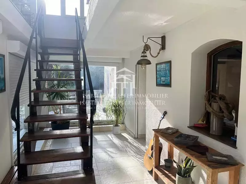 Maison, 196 m²