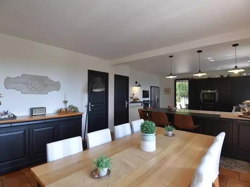 Maison, 196 m²