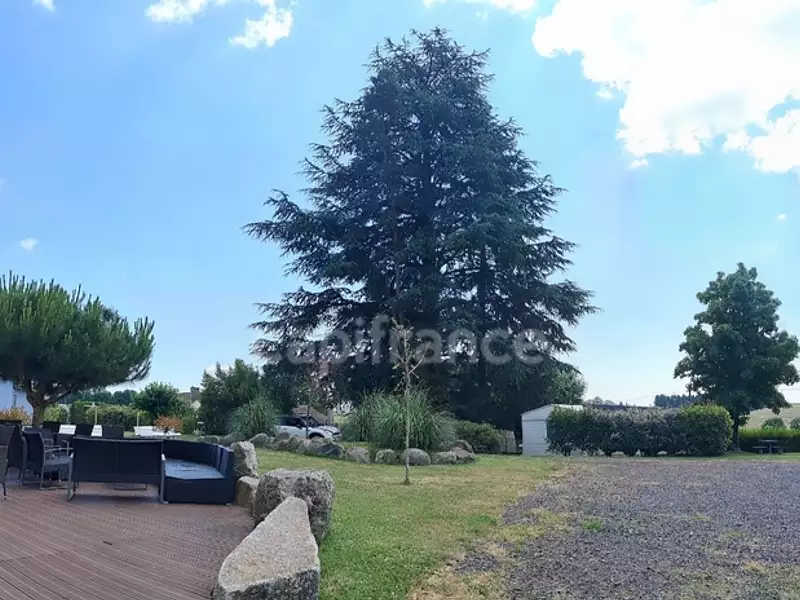 Maison, 1 100 m²