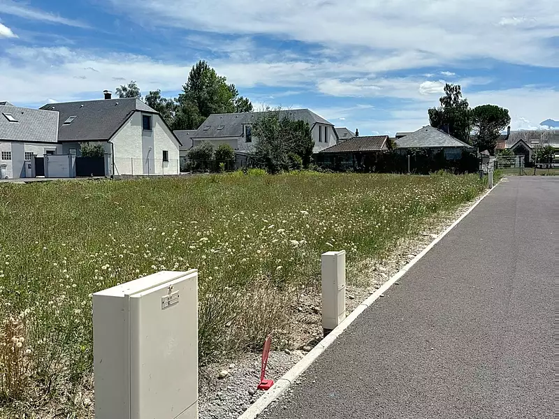 Terrain, 694 m²