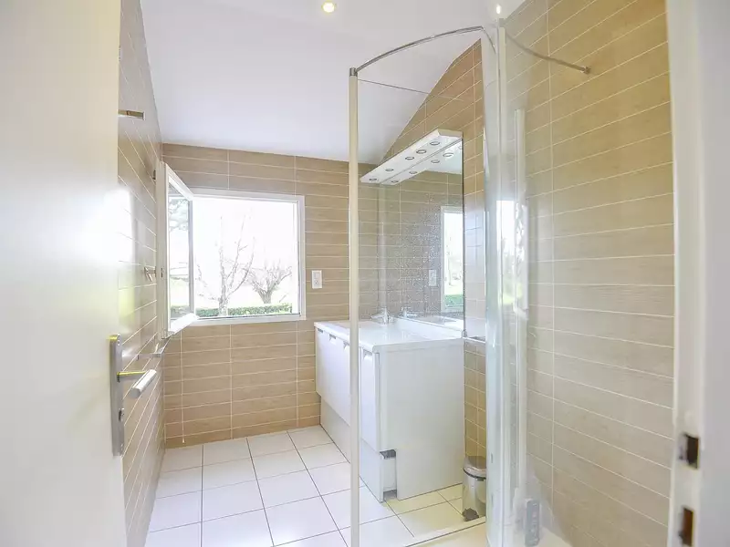 Maison, 225 m²