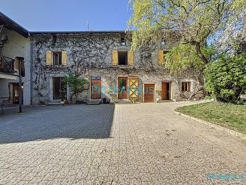 Maison, 225 m²