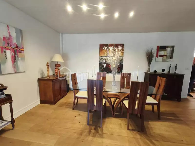 Maison, 221 m²