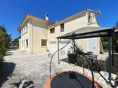 Maison, 254 m²
