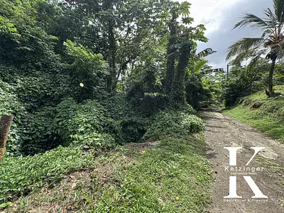 Terrain, 1 400 m²