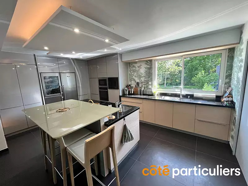 Maison, 251 m²