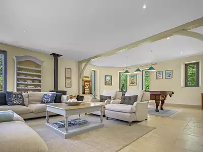 Maison, 749 m²