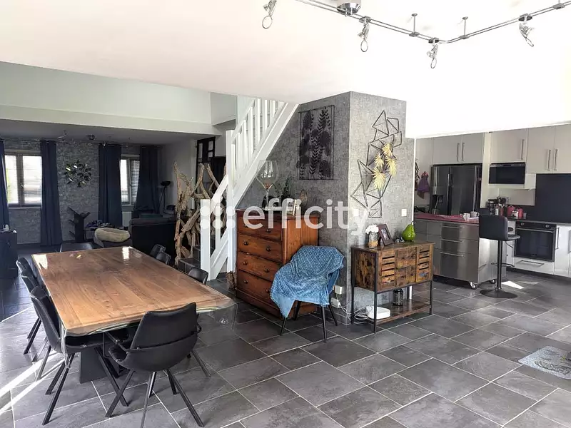 Maison, 235 m²