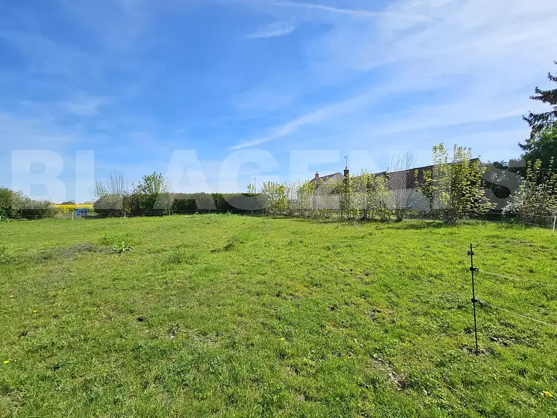 Terrain, 709 m²